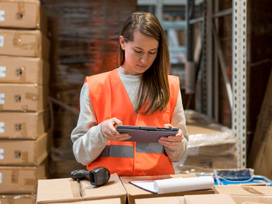 Службовець на складі (комірник)